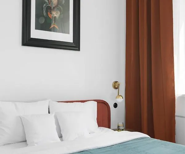 Oomph Stylish Vintage